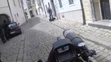 Zásah proti mužovi s nožom - záber z policajnej kamery.