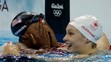Američanka Simone Manuelová a Kanaďanka Penny Oleksiaková