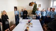 Vľavo prezidentka SR Zuzana Čaputová počas stretnutia s príslušníkmi Hasičského a záchranného zboru útvaru hlavného mesta SR Bratislavy.