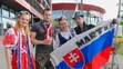 Na snímke slovenskí fanúšikovia pred začiatkom zápasu Slovensko - USA na MS v ľadovom hokeji.