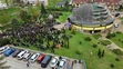 Posledná rozlúčka so zosnulými dievčatami, ktoré prišli o život pri nehode na Spiši.