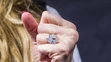 Luxusné hodinky a zásnubný diamantový prsteň Adriany Sklenaříkovej-Karembeu