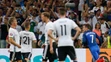 Hráč Francúzska Antoine Griezmann oslavuje svoj gól z pokutového kopu v zápase semifinále ME vo futbale Nemecko - Francúzsko.