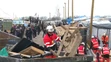 Búranie táboru v Calais. 