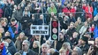 Protestujúci so semaforom