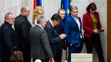 Peter Pčolinský (Sme rodina) a vpravo Peter Antal (Most-Híd) počas hlasovania o kandidátoch na ústavných sudcov 