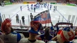 Slovenskí hokejisti ďakujú divákom po výhre 4:3 nad Kazachstanom po zápase na MS 2022.