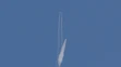 Raketoplán Virgin Galactic s Richardom Bransonom na palube sa odpútal od materskej lode.