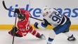 Mikko Rantanen a Josh Morrissey v súboji.