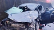 Pohľad na poškodené auto.