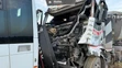 Zrážka kamiónu s autobusom na východe