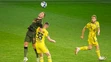 Na snímke uprostred Michal Jonec (Košice), vľavo Matej Trusa (Dunajská Streda).