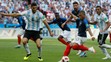 Kylian Mbappe dáva tretí gól do argentínskej bráne.