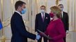 Prezidentka Zuzana Čaputová  vymenúva Igora Matoviča za premiéra.