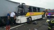 Autobus narazil do kamióna na R1 za Banskou Bystricou