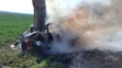 Auto začalo po náraze horieť