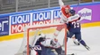 Andres Ambuhl zo Švajčiarska sa teší z gólu v dueli MS 2017 proti Francúzsku.