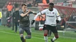 Na snímke vpravo hráč Spartaka Abdulrahman Taiwo a hráč Ružomberka Oliver Luterán.