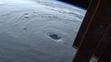 Oko tajfúna Nanmadol zachytené americkým astronautom Bobom Hinesom z Medzinárodnej vesmírnej stanice. 