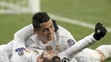 Hráč Realu Madrid Cristiano Ronaldo oslavuje gól so spoluhráčom Garethom Baleom 