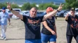 Fanúšikovia počas príchodu na koncert AC/DC.