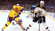 Obranca Bostonu Zdeno Chára, vľavo slovinský útočník LA Kings Anže Kopitar. 