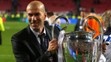 S trofejov zápozoval aj asistent trénera Carla Ancelottiho Zinedine Zidane.