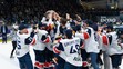 Na snímke radosť hráčov HC Slovan po zisku titulu.