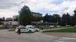 Polícia zasahuje vo Vrútkach po útoku na škole.
