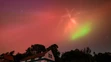Polárna žiara i takzvaný aurorálny anjel nad obcou Záhořice.