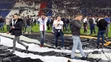 Fanúšikovia Lyonu a Besiktasu vtrhli na trávnik pred štvrťfinále EL.
