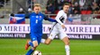 Milan Škriniar v súboji s Nórom Jo Ingem Bergetom (vľavo).