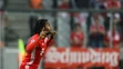 Kouč PSV Eindhoven Phillip Cocu koordinuje svojich zverencov v dueli LM proti Atléticu Madrid.