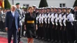 Prezidentka Zuzana Čaputová a nemecký partner Frank-Walter Steinmeier pri podpise do knihy návštev v Berlíne.
