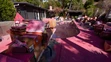 V Los Angeles zhadzujú lietadlá ružový prášok