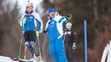 Petra Vlhová s trénerom Ivanom Iľanovským si prezerajú trať pred štartom.