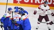 Michal Ivan, Peter Cehlárik a Mário Grman sa tešia po góle Matúša Sukeľa