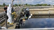 Českí potápači sa ponorili do nádrže s fekáliami