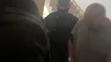 Eskorta priviezla na súd v Trnave Tomáša obvineného z vraždy rodičov.