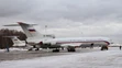 Na archívnej snímke z 15. januára 2015 lietadlo typu Tu-154 s registračným číslom RA-85572 na letisku neďaleko Moskvy.