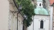 Pri Dóme sv. Martina našli maketu moslimky so samopalom. Okolie je uzavreté