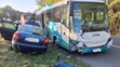 Zrážka auta a autobusu pri Michalovciach.