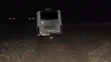 Vypadnutá tyč zasiahla vodiča autobusu.