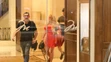 Britney Spears opúšťa hotel v Beverly Hills v sprievode jej priateľa Sama Asghariho