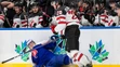 Slovenský hokejista Boris Žabka (vľavo) a hráč Kanady Zack Ostapchuk.