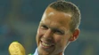 Matej Tóth pózuje so zlatou medailou v Riu.