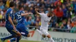 Karim Benzema strieľa na bránu