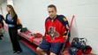Marek Svatoš z Floridy Panthers čaká počas prvého dňa tréningového kempu 13. januára 2013 v americkom Coral Springs.