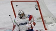 Andreas Bernard z Talianska čelí strele v dueli MS 2017 proti USA.