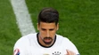 Nemec Bastian Schweinsteiger strieda Samiho Khediru vo  štvrťfinále ME.